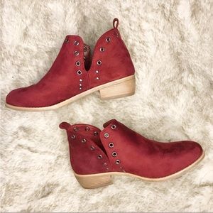 Maroon booties